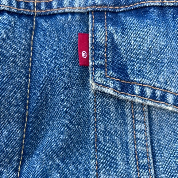 Levi's Classic Blue Denim Jacket with Sherpa Lining - Picture 2 of 7